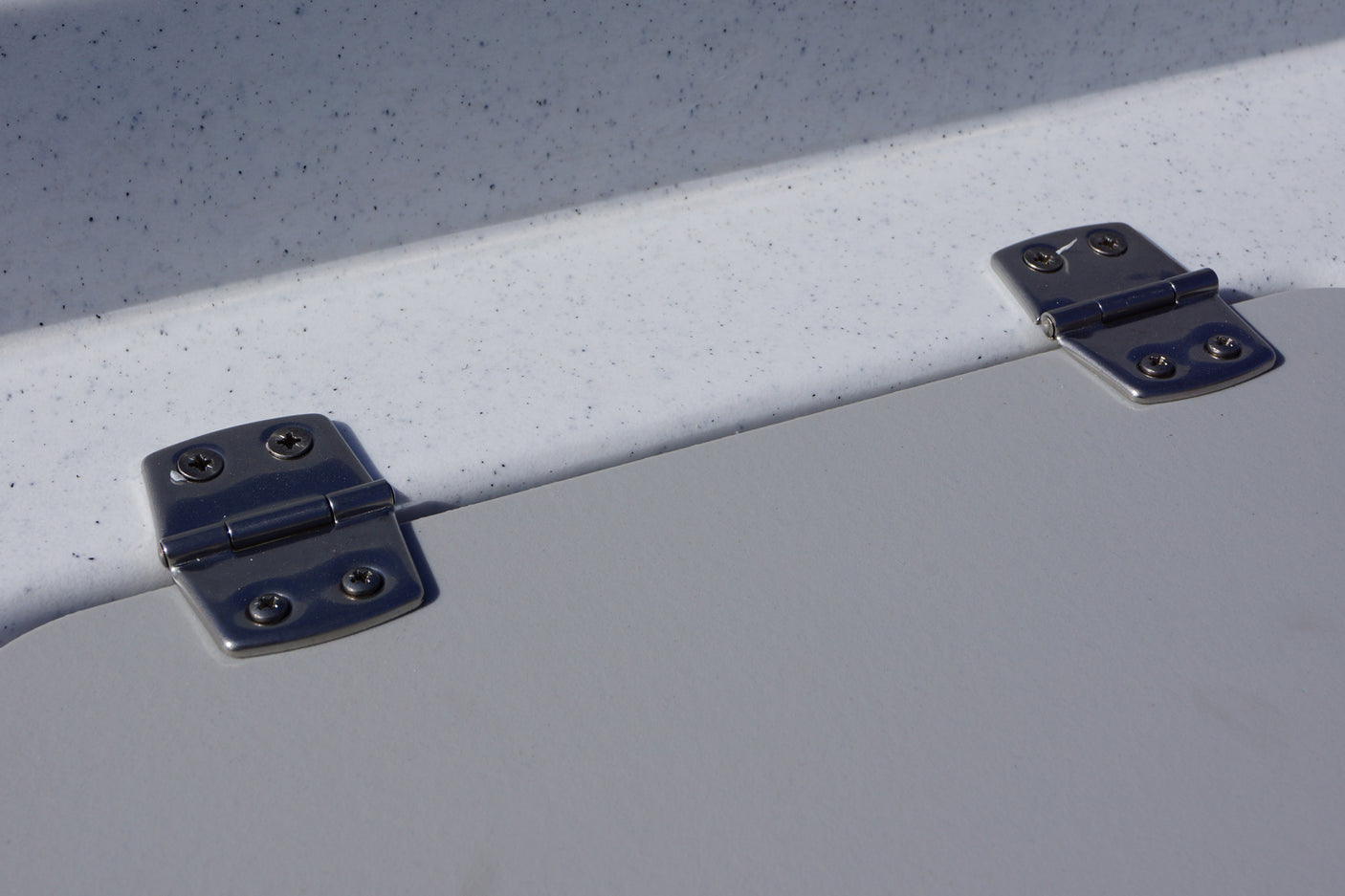 Barque Aquasilure 380 détail charnières