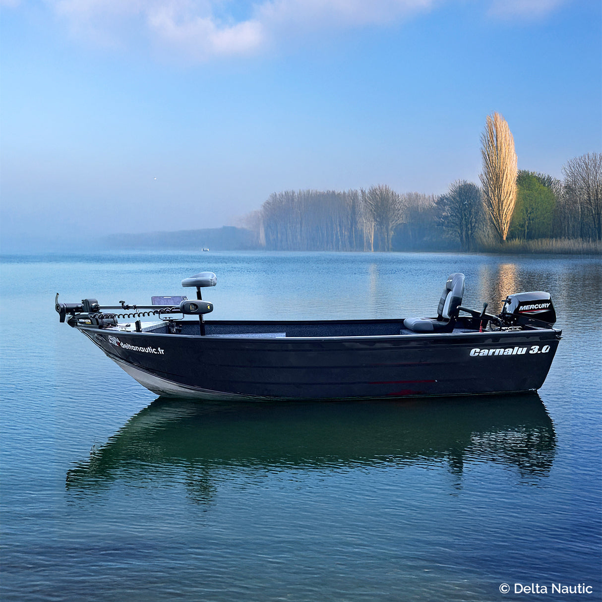 Barque Bass Boat aluminium 420 Carnalu 3.0 dans un lac