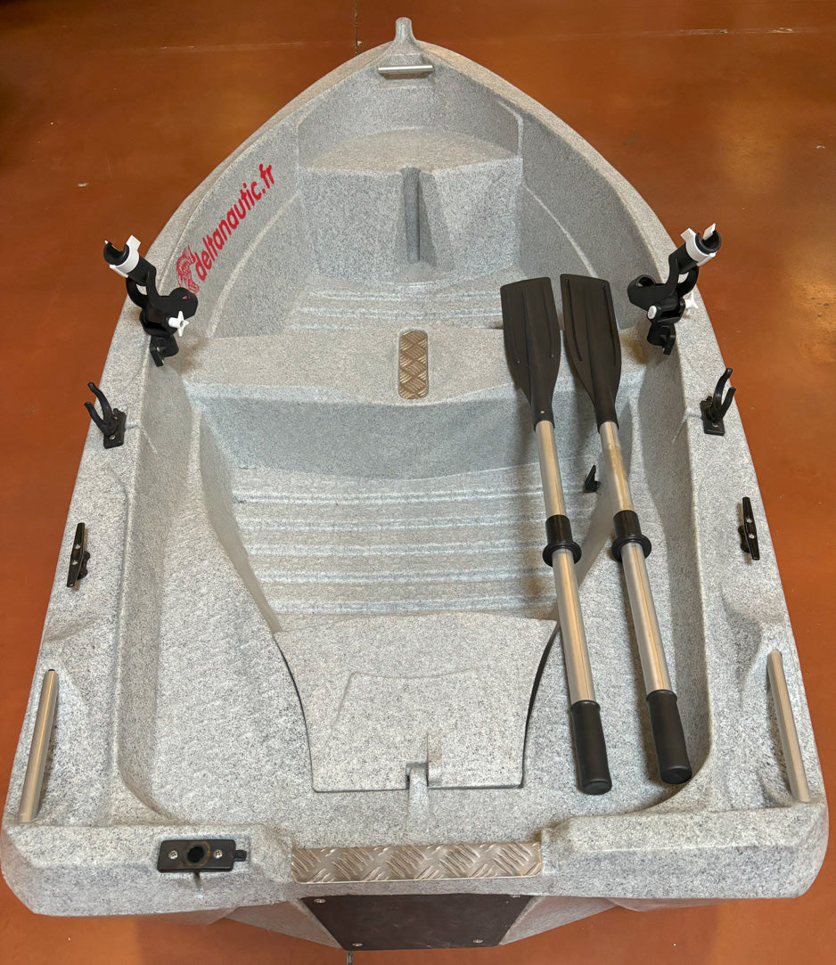 Barque La Fidèle Titanium 2,49m avec 2 supports de canne EXPO