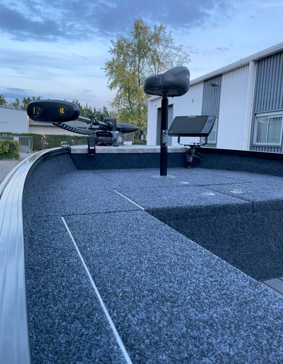 Pack d'Expo Barque Carnalu 3.0 4m20 + Remorque GT Basculante XXL + Moteur Mercury 20cv 4t + Moteur Minn Kota Terrova 55 lbs GPS + Helix 12 G4N MSI + 2 Sièges