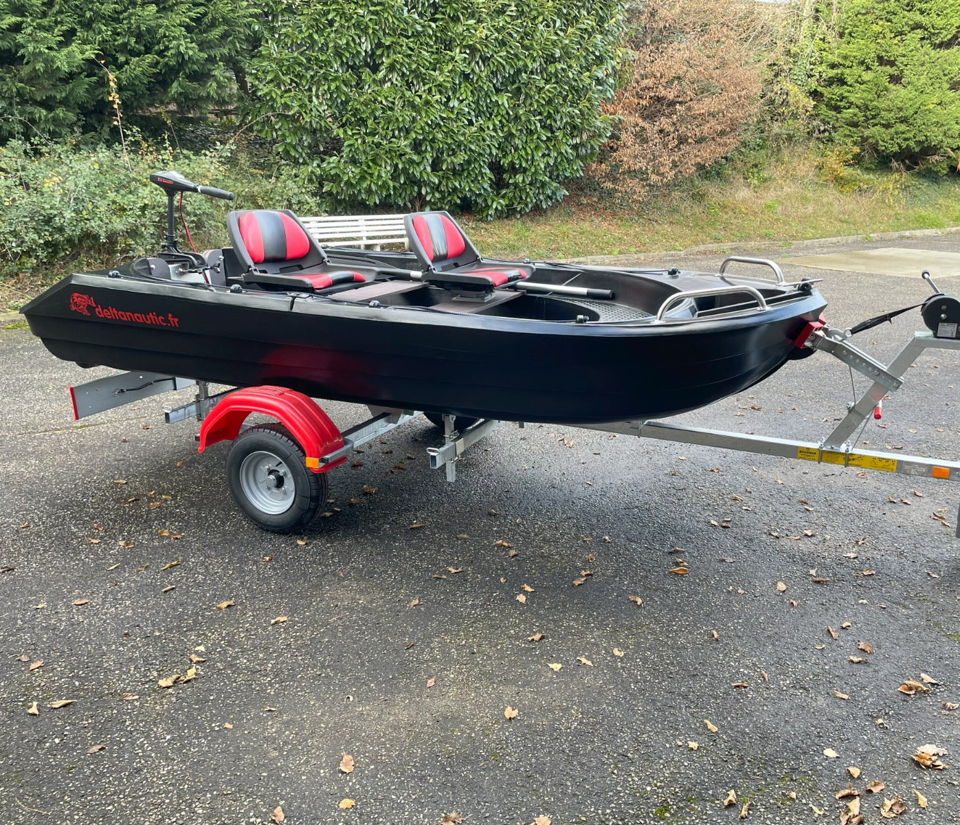 Pack d'Expo Barque Falco 360 Blacky + Remorque GT Grand Tourisme + 2 sièges + 1 moteur électrique
