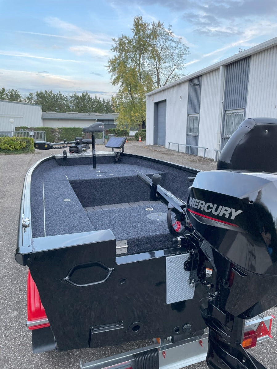 Pack d'Expo Barque Carnalu 3.0 4m20 + Remorque GT Basculante XXL + Moteur Mercury 20cv 4t + Moteur Minn Kota Terrova 55 lbs GPS + combiné Humminbird Xplore 12 + 2 Sièges