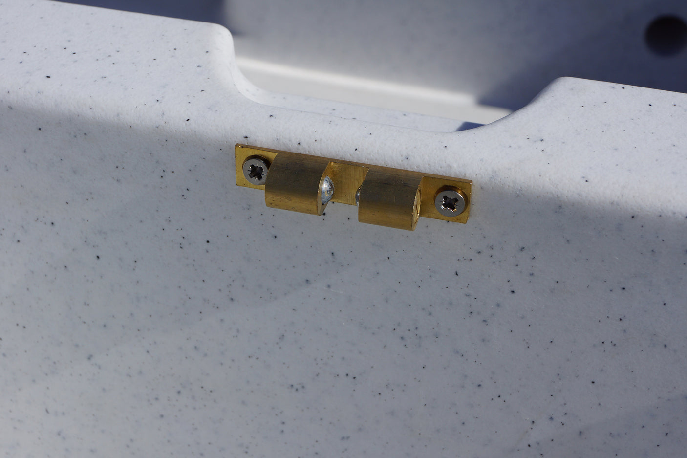 Barque Aquasilure 380 détail fermeture charnière