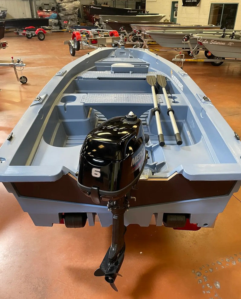 Barque EXPO Silurine 400 Blouge Prototype avec remorque CBS et Moteur Mercury 6cv 4t vue arriere axe