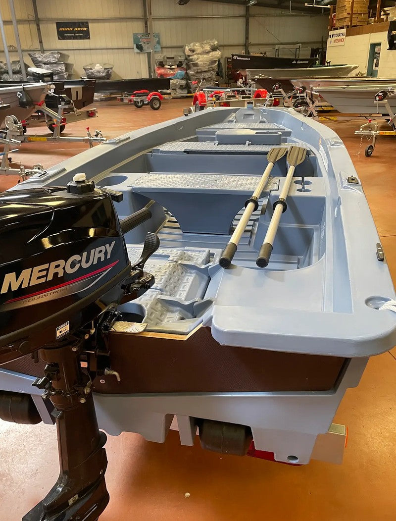 Barque EXPO Silurine 400 Blouge Prototype avec remorque CBS et Moteur Mercury 6cv 4t vue arriere