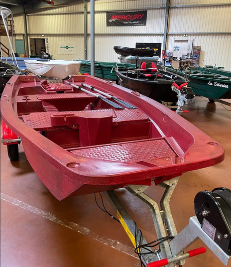 Barque EXPO Silurine 400 Red Prototype vue côté