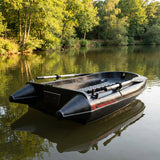 Barque Delta Nautic carpeuse de 2M dans un lac