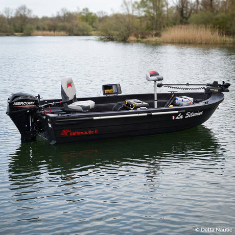 Barque Boat Bass dans un étang