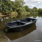 Barque N° 1 L'Annexe dans un lac