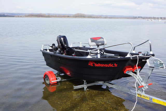 Pack Barque de Test sur l'Eau Spacieuse 3m20 + Mercury 6cv 4t + Remorque GT + Accessoires