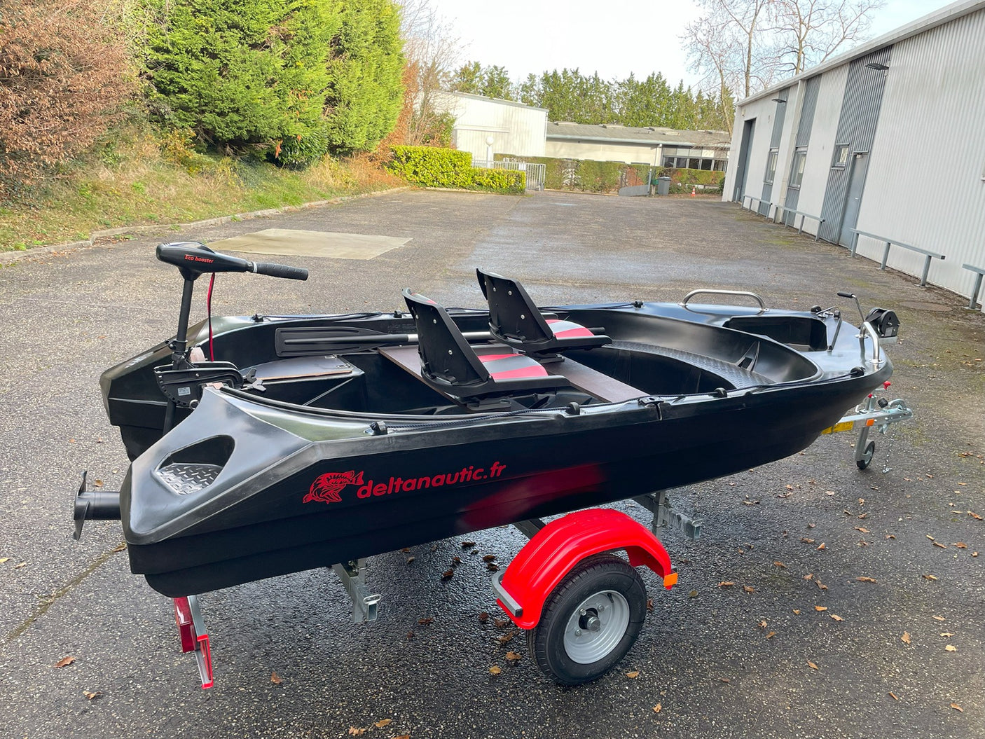Pack d'Expo Barque Falco 360 Blacky + Remorque GT Grand Tourisme + 2 sièges + 1 moteur électrique