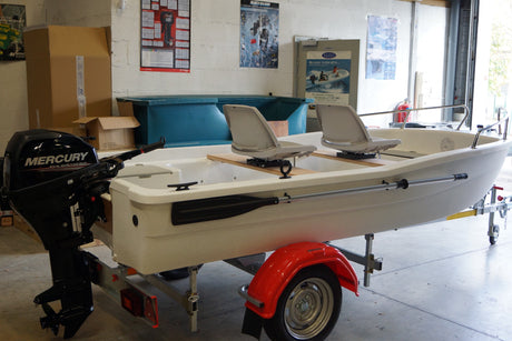 Pack d'exposition Barque Aquasilure 380 + Remorque GT + Mercury 20cv 4t + 2 sièges + 1 paire balcon avant