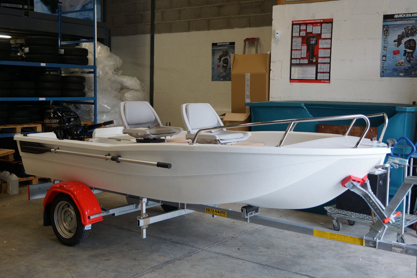 Pack d'exposition Barque Aquasilure 380 + Remorque GT + Mercury 20cv 4t + 2 sièges + 1 paire balcon avant