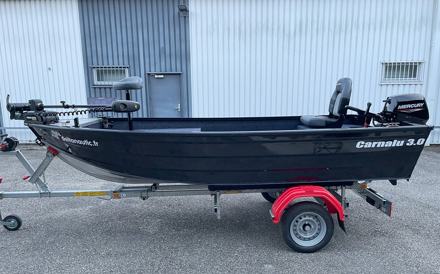 Pack d'Expo Barque Carnalu 3.0 4m20  + Remorque GT Basculante XXL  + Moteur Mercury 20cv 4t + Moteur Minn Kota Terrova 55 lbs GPS + Helix 12 G4N MSI + 2 Sièges