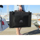 Femme portant le panneau solaire Epropulsion 100 W	 plié