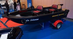 Barque Silurine Sport 373 Blacky + Remorque GT Grand Tourisme + 2 Sièges Conforts Luxes + 1 Moteur Eco Booster V 55 Lbs - Pack Expo Salon Nautique