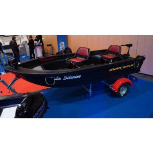 Barque Silurine Sport 373 Blacky + Remorque GT Grand Tourisme + 2 Sièges Conforts Luxes + 1 Moteur Eco Booster V 55 Lbs - Pack Expo Salon Nautique